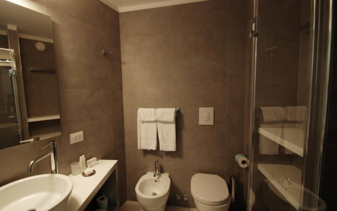 Badkamer van een tweepersoonskamer van Aparthotel lungoteversuite in Rome