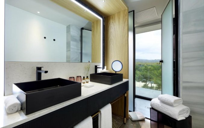 Badkamer van een tweepersoonskamer van Hotel Bless op Ibiza