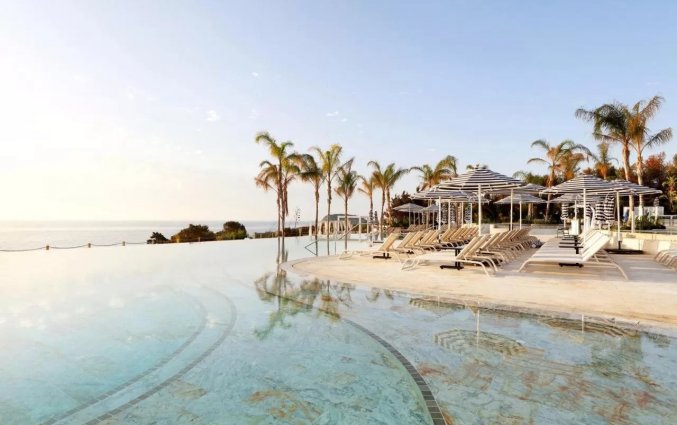 Zwembad van Hotel Bless op Ibiza