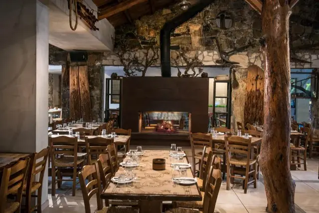 Petousis Hotel and Suites restaurant