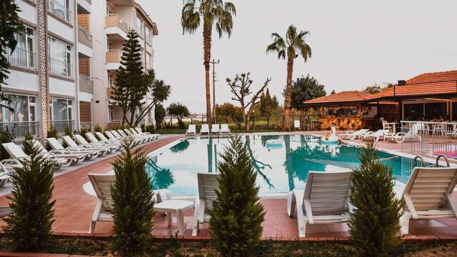New Garden Luna Side Apart Hotel