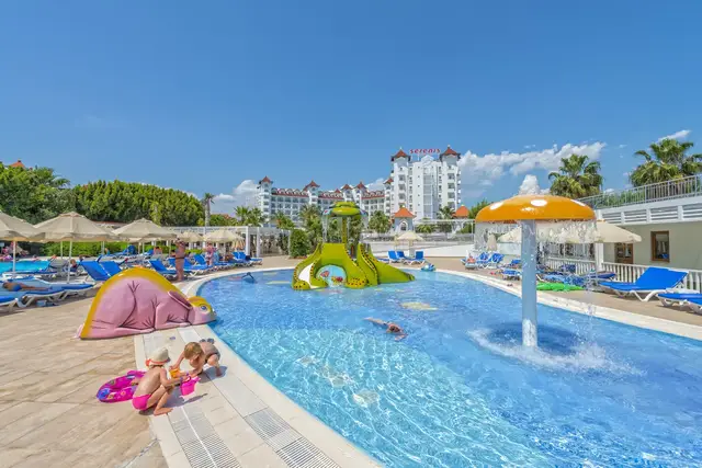 Serenis Hotel