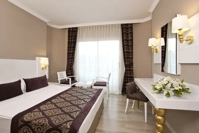 Serenis Hotel