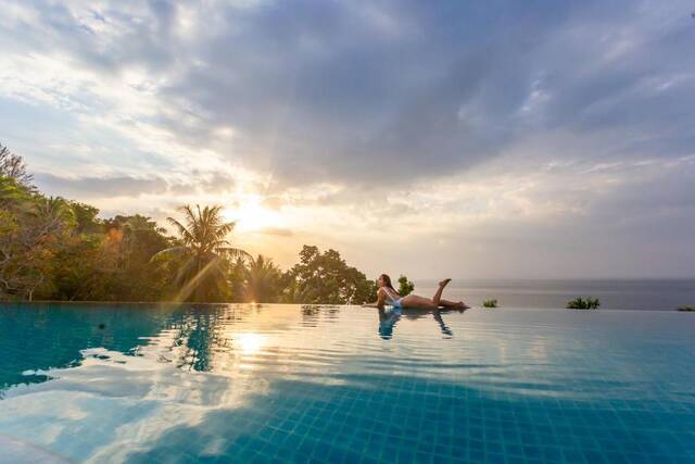 Zwembad bij Ayara Kamala Resort & Spa