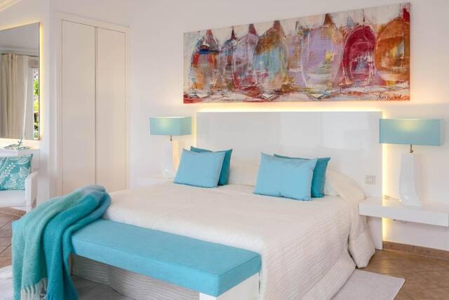 Hotel Jardin de la Paz - slaapkamer met turquoise accenten