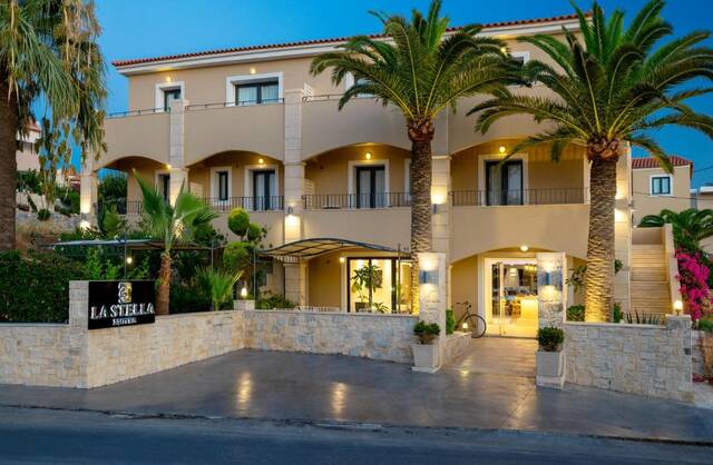 La Stella Suites - gevel met palmen
