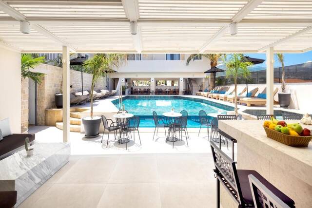 La Stella Suites - zwembad met pergola