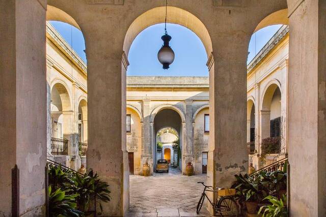 Palazzo Daniele - binnenplaats met bogen