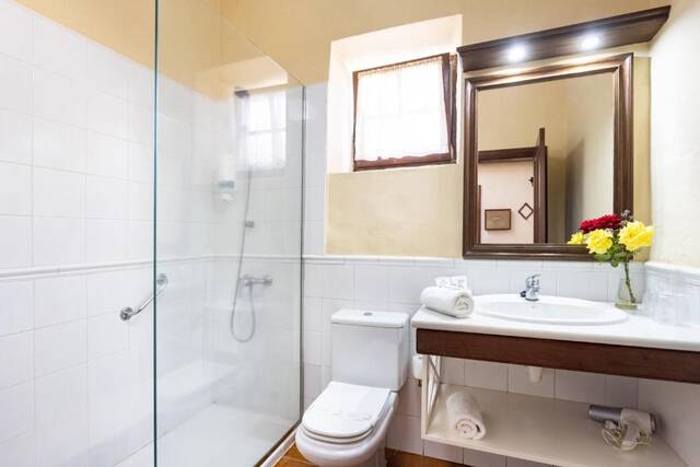 Hotel El Patio - badkamer met inloopdouche