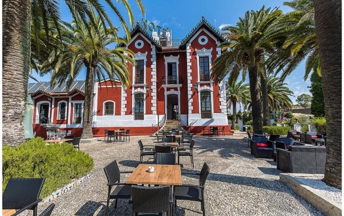 Gebouw van Hotel Abetos del Maestre Escuela in Andalusie