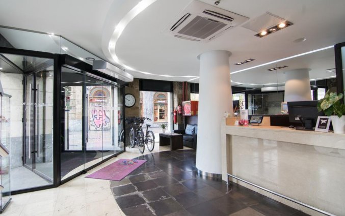 Entree van Hotel Petit Palace Arana in Bilbao