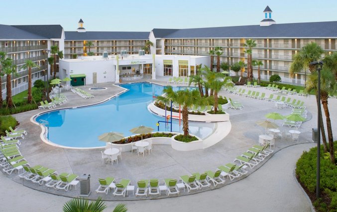 Zwembad van Avanti International