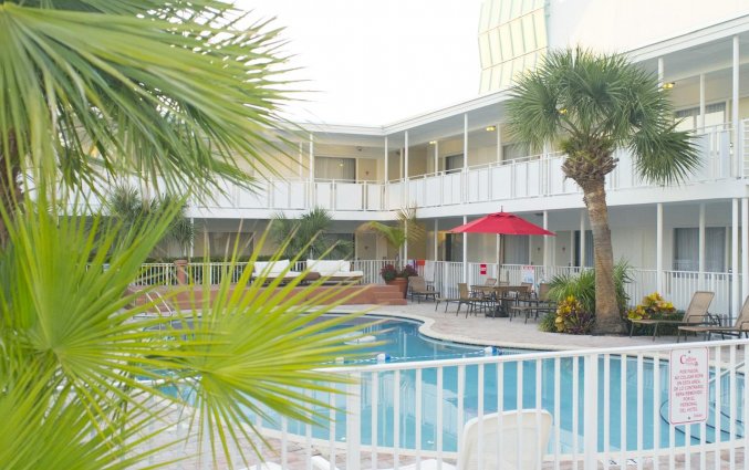 Zwembad van Collins hotel