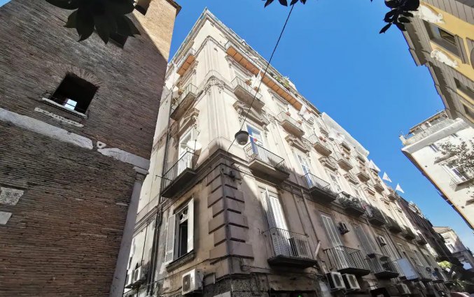 Gebouw van Hotel Neapolis in Napels