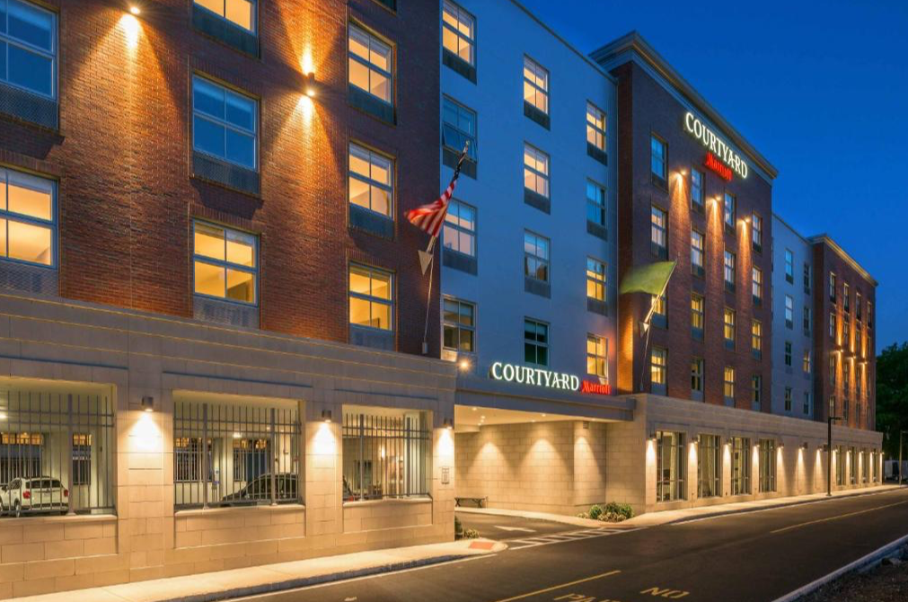Courtyard by Marriott Edgewater NYC Area