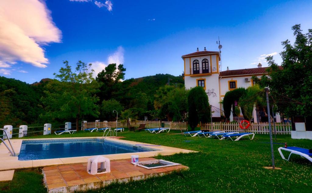 Cerro de Hijar - zwembad met het hotel