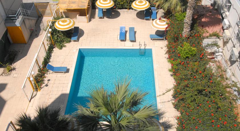 Zwembad Hotel Sunflower