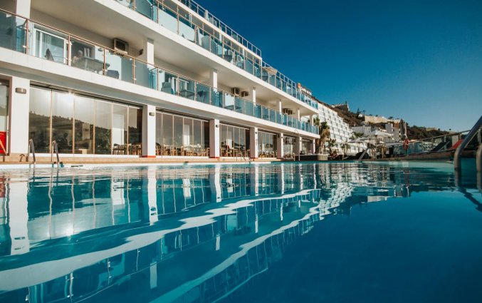 Buitenzwembad van Servatur Casablanca Suites & Spa op Gran Canaria