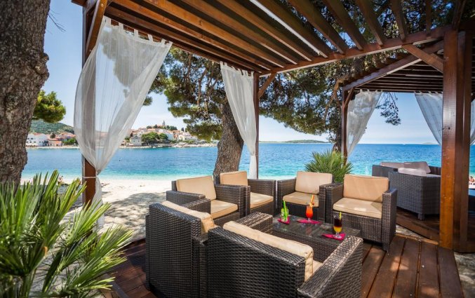 Zitgedeelte van Hotel Zora in Dalmatië