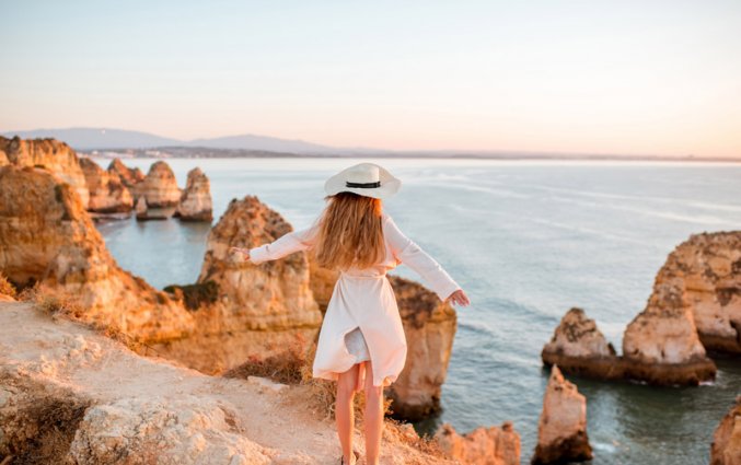 Algarve - Vrouw Klif Lagos