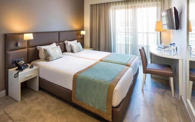 Tweepersoonskamer met twee aparte bedden van Hotel Empire Lisbon in Lissabon