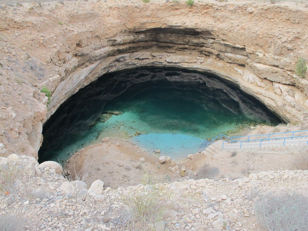 Bimah Sinkhole met turquoise water