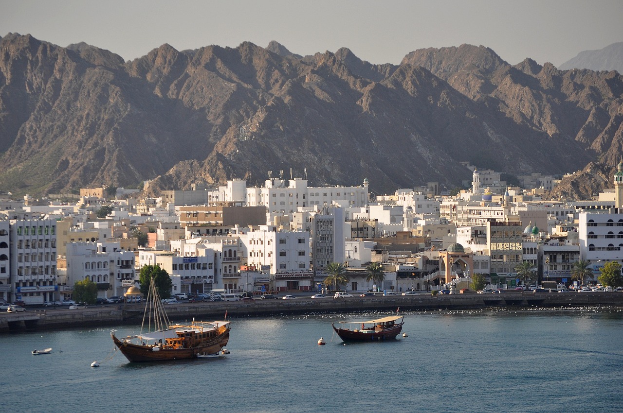 Aankomst op Muscat International Airport in de avond