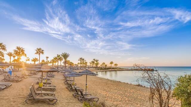 Adams Beach Hotel & Spa – strand en Nissi Bay