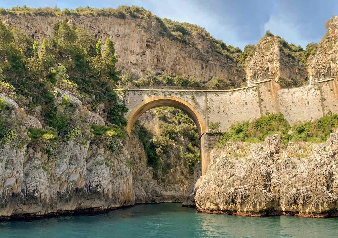 Kliffen en kustlijnen Amalfikust