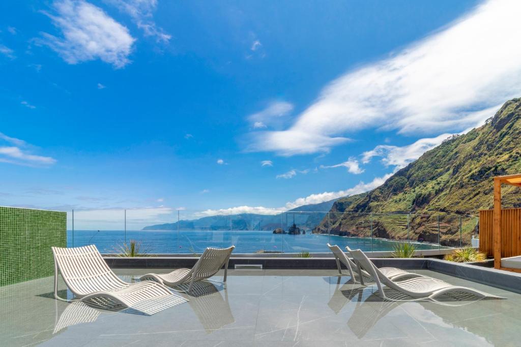 Zwembad met oceaanzicht