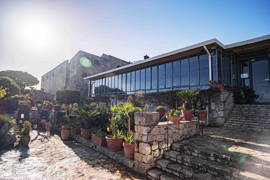 Baglio Santacroce met uitzicht op zee