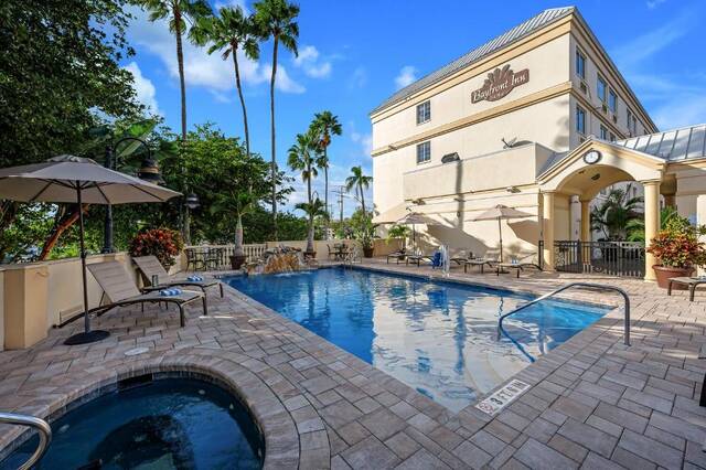 Zwembad van Bayfront Inn 5th Avenue in Naples