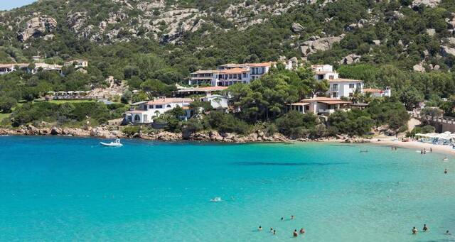 Hotel La Bisaccia aan de baai van Baja Sardinia