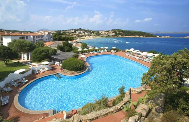 Zwembad van Hotel La Bisaccia met zeezicht