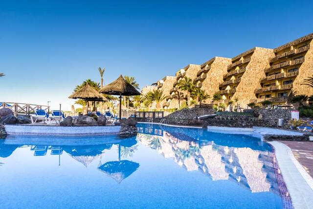 BlueBay Beach Club – zwembad en hot tub