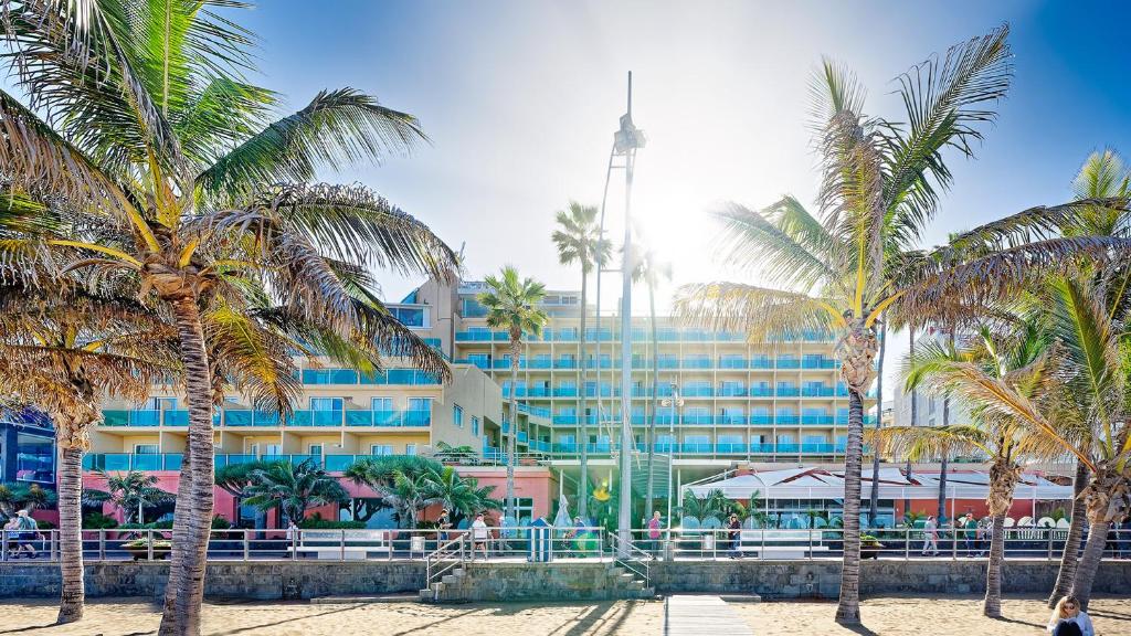 Rooftop zwembad met oceaanzicht