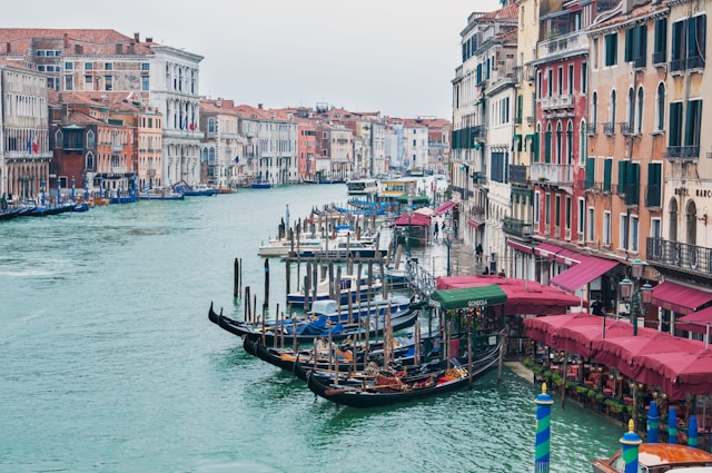 Terras aan het Canal Grande