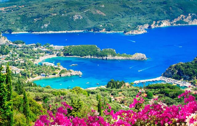 Strand van Paleokastritsa op Corfu