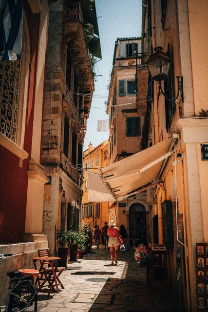 Begin in Corfu-Stad