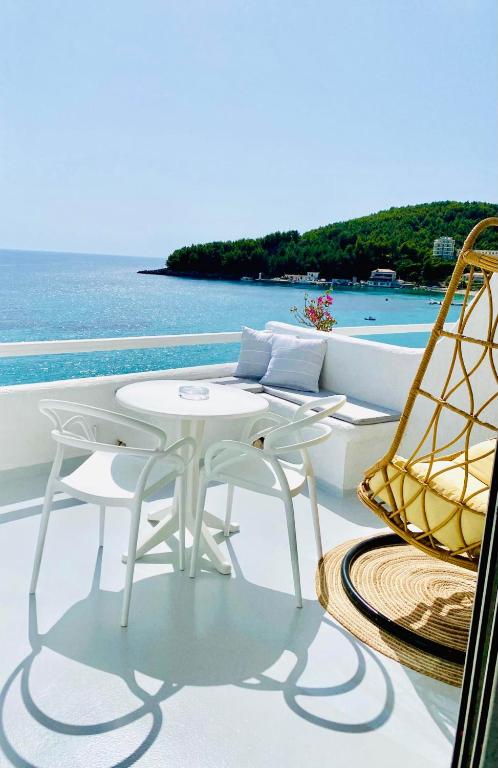 Geo & Art Boutique Hotel Himara &ndash; lounge / ontbijtruimte