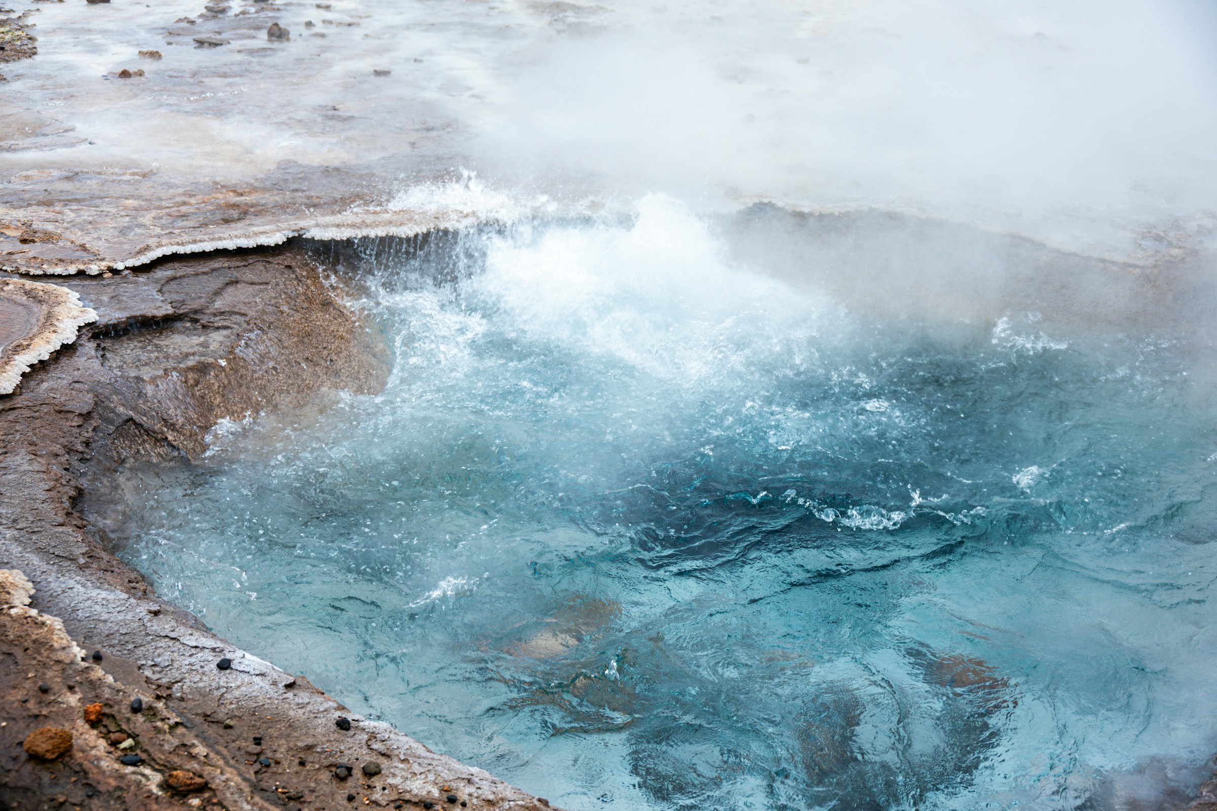 Strokkur geiser in actie