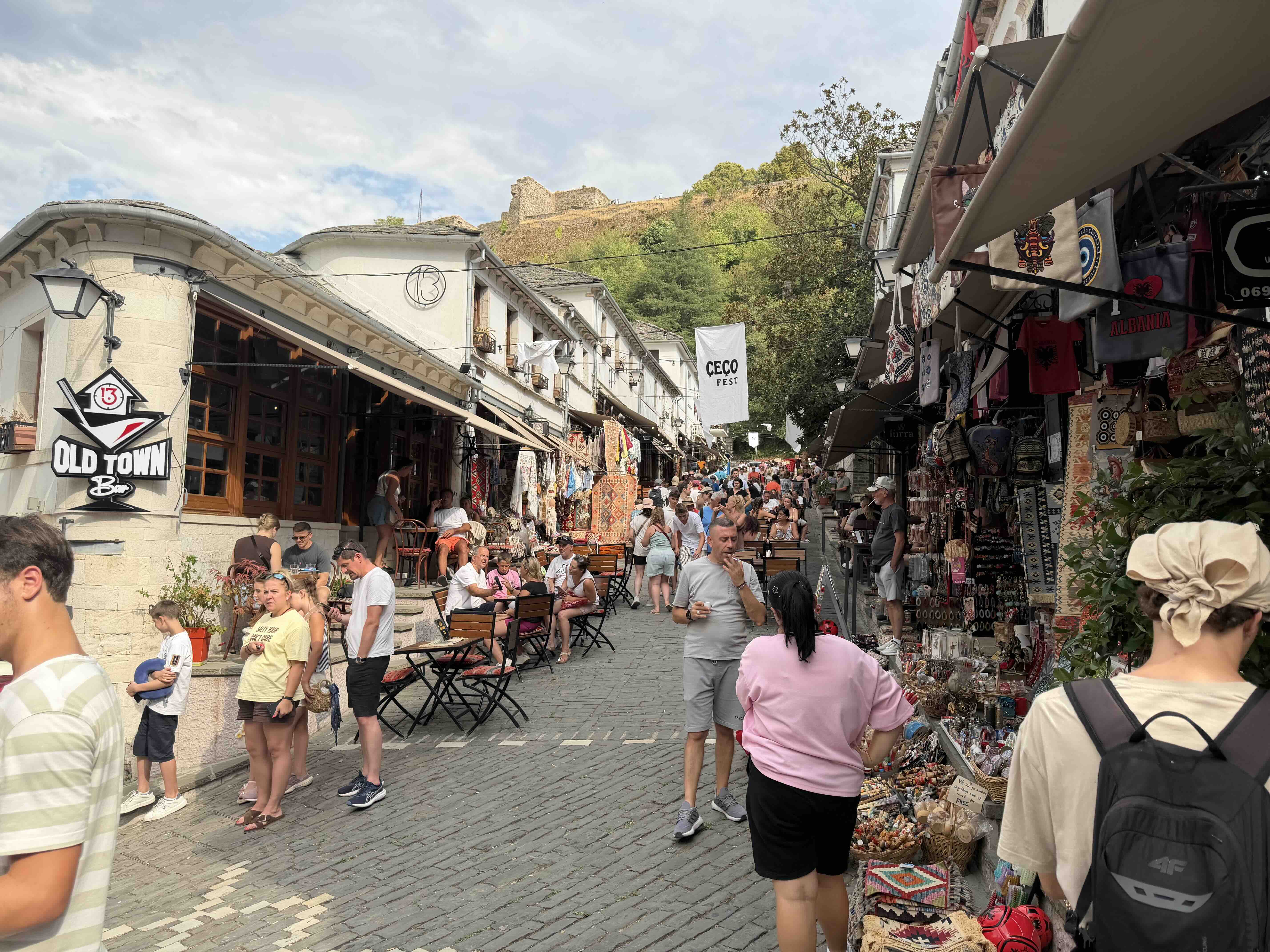 De bazaar van Gjirokast&euml;r in Albani&euml;