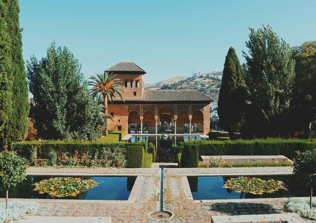 Granada: Alhambra & alba