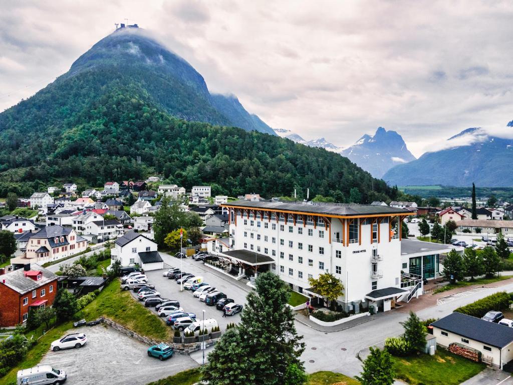 Grand Hotel &Aring;ndalsnes &ndash; gevel