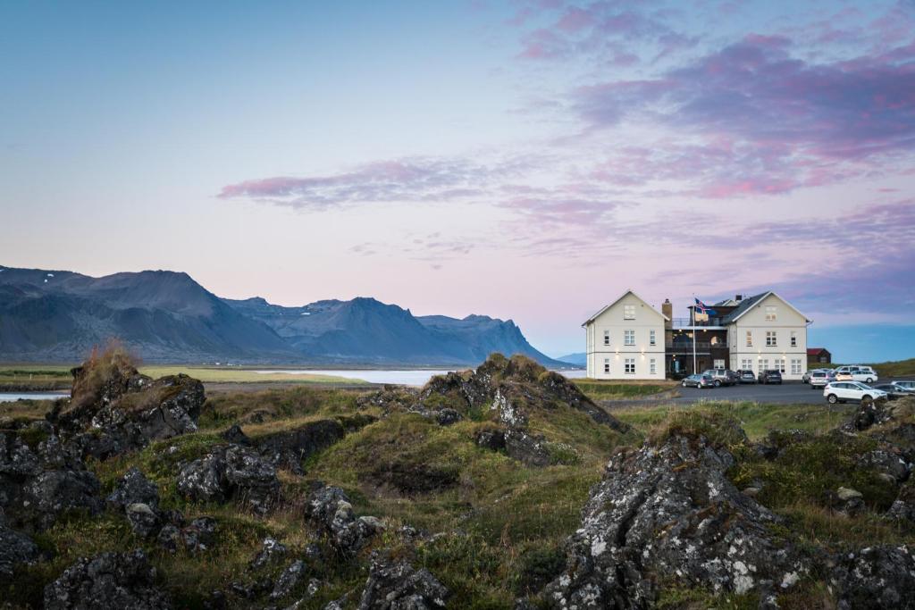 Hotel Búðir met gletsjer op de achtergrond
