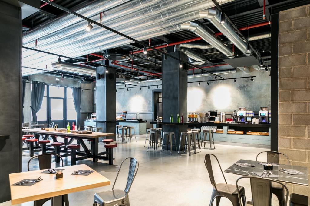 J24 Milano &ndash; exterieur
