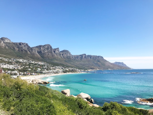 Zonsondergang over de kust bij Kaapstad