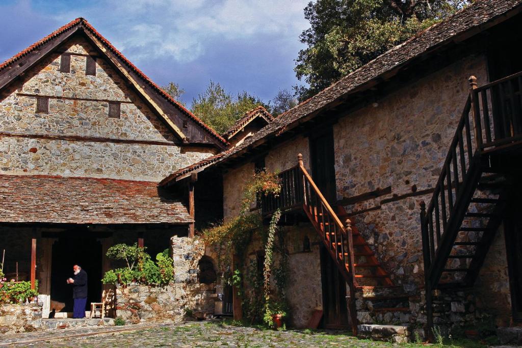 Kalopanayiotis building