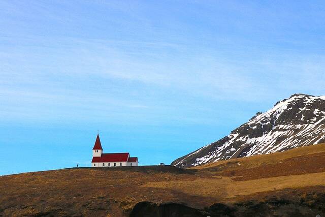 Reynisfjara zwart zandstrand bij Vík