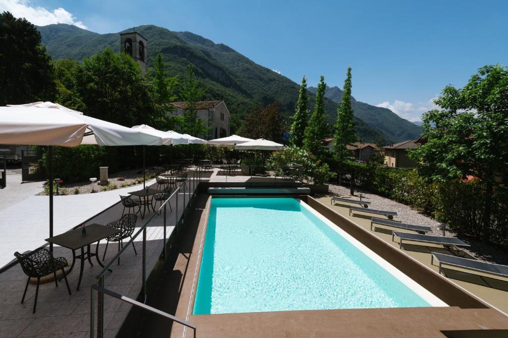 Lake Hotel La Pieve &ndash; zwembad en uitzicht